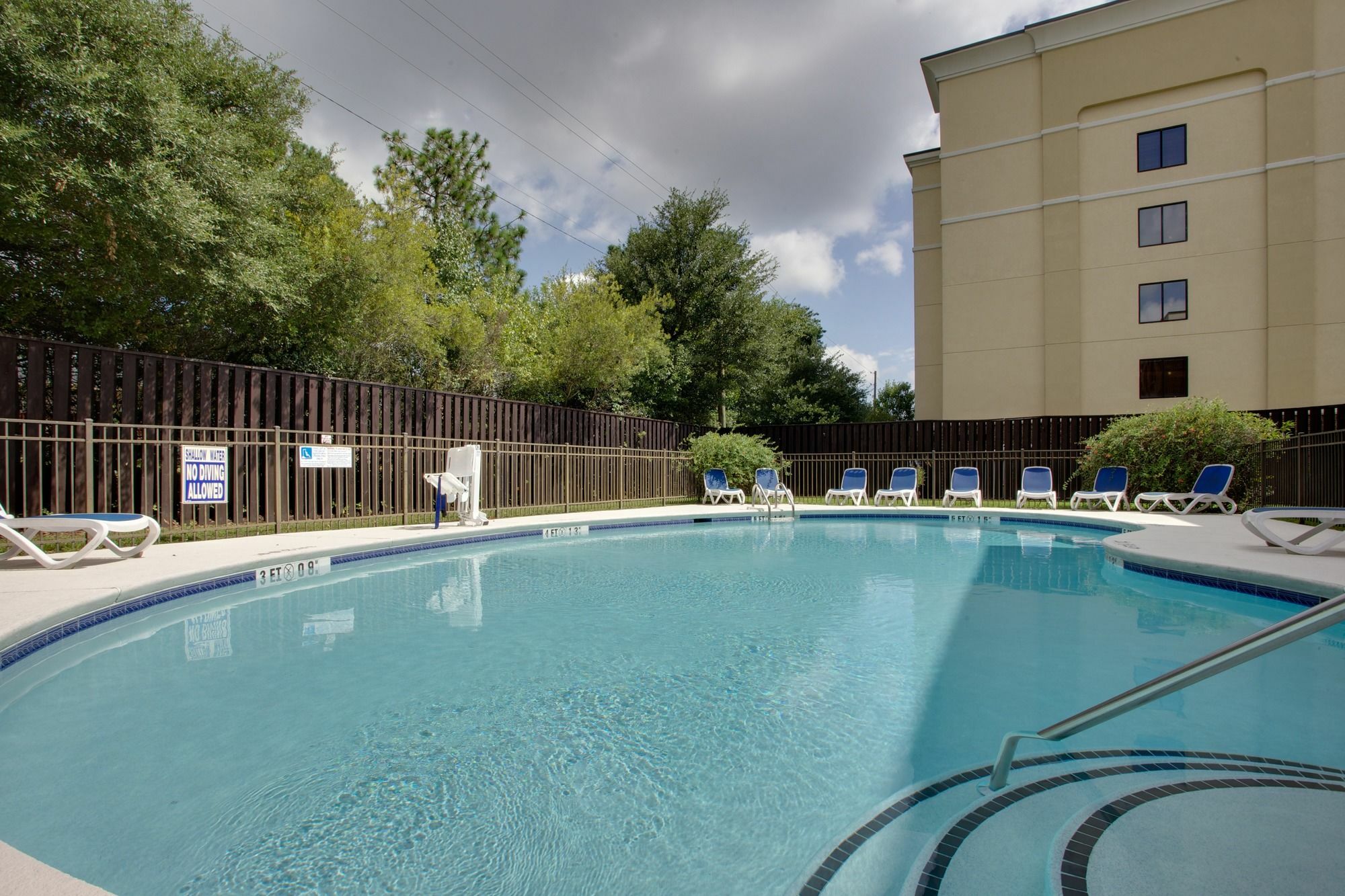 Holiday Inn Express Hotel & Suites Columbia-I-20 At Clemson Road By Ihg Exterior foto